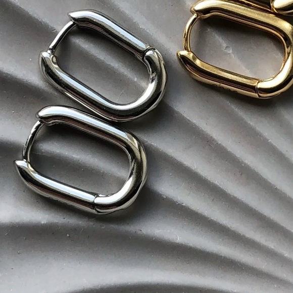 Ster.Silver small classic huggie earrings - Picture 4 of 4